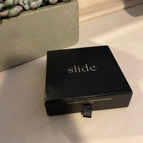 Slide Jewels Gold Necklace - Picture 7 of 9